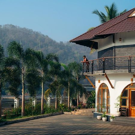 La Cascade Resort Athirappilly Exterior photo