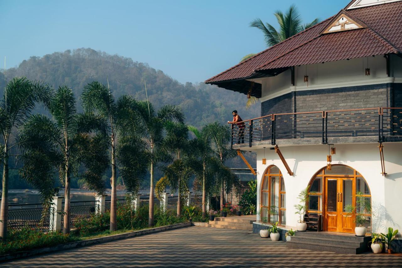 La Cascade Resort Athirappilly Exterior photo