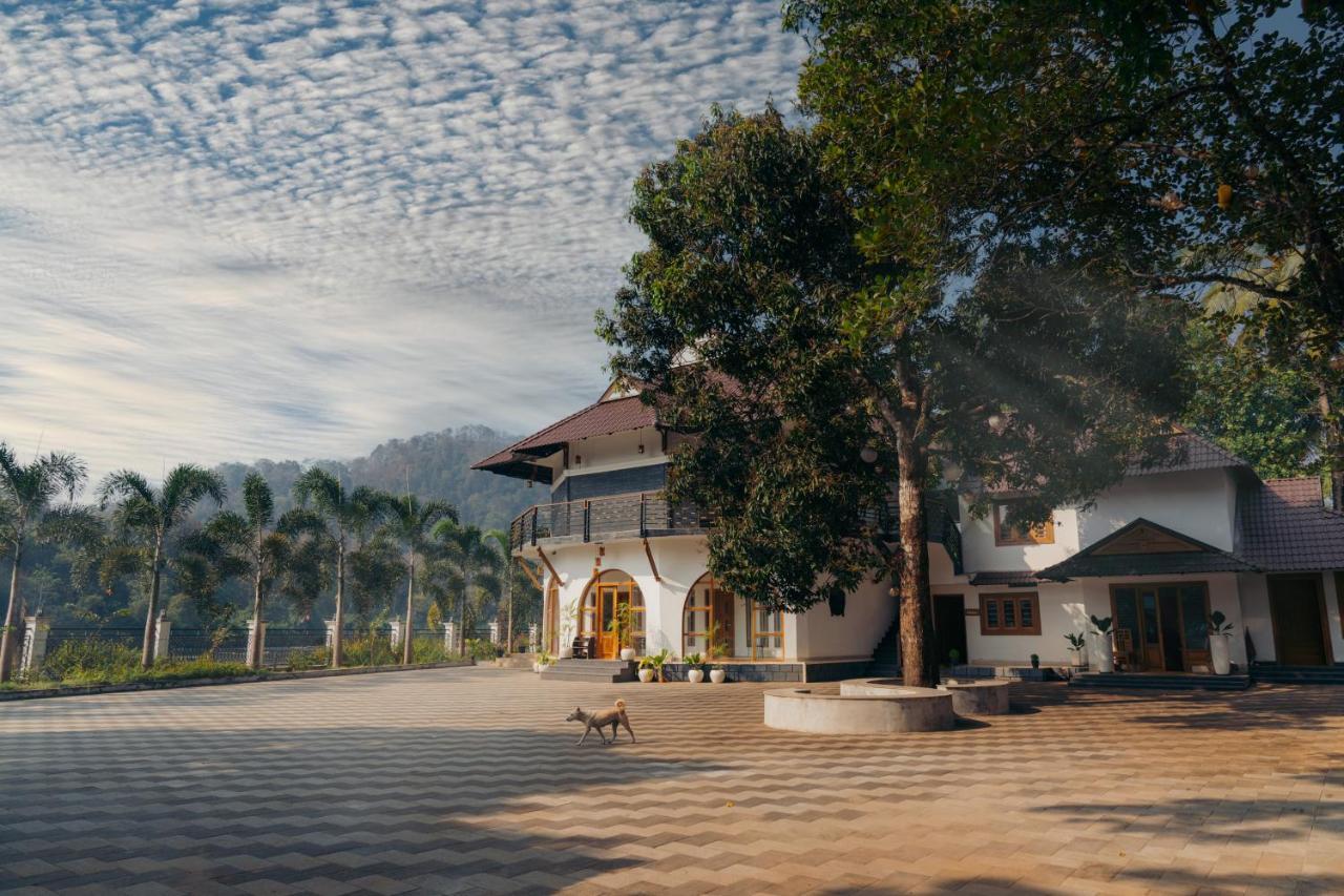 La Cascade Resort Athirappilly Exterior photo