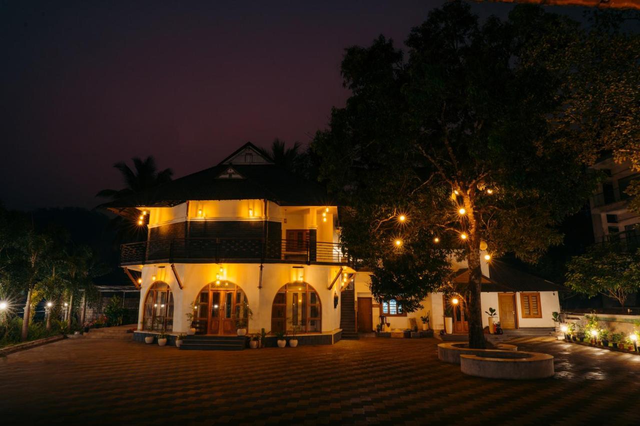 La Cascade Resort Athirappilly Exterior photo